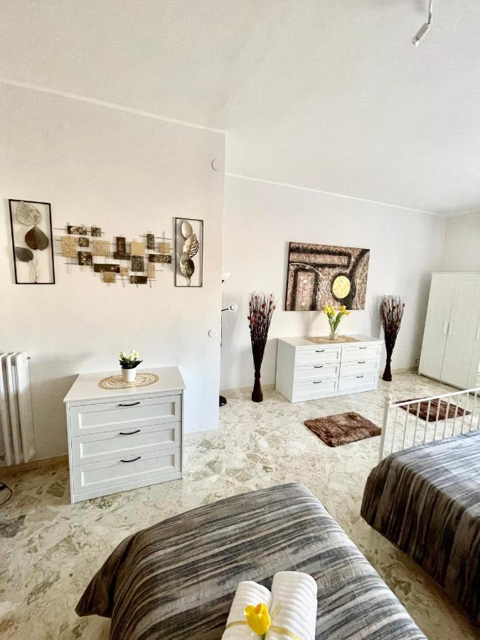 Apartment Savoia Bari Buitenkant foto